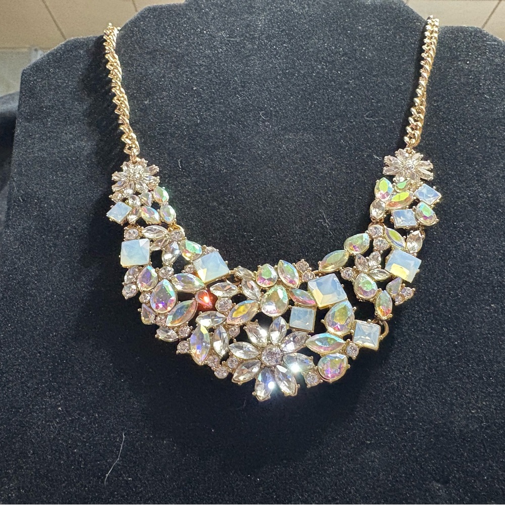 Park Lane Elsa Necklace - Bridal, Pageant, Holiday - Picture 3 of 3